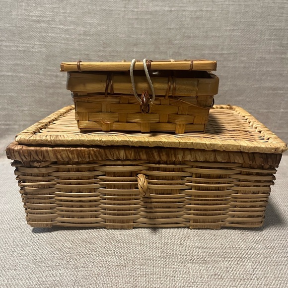 Vintage set of 2 Woven Baskets with Lids - Picture 1 of 4
